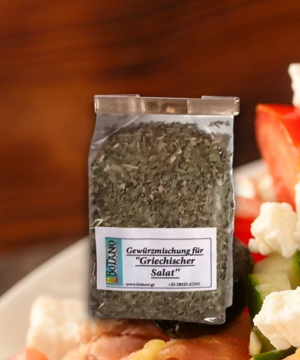 Gewürzmischung für griechischen Salat im Vordergrund.